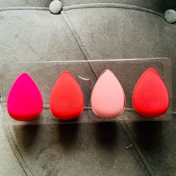 FINAL PRICE MARKDOWN!/Cupcake Shoppe Set Of 4 Beauty Blender Sponges! - Picture 6 of 10